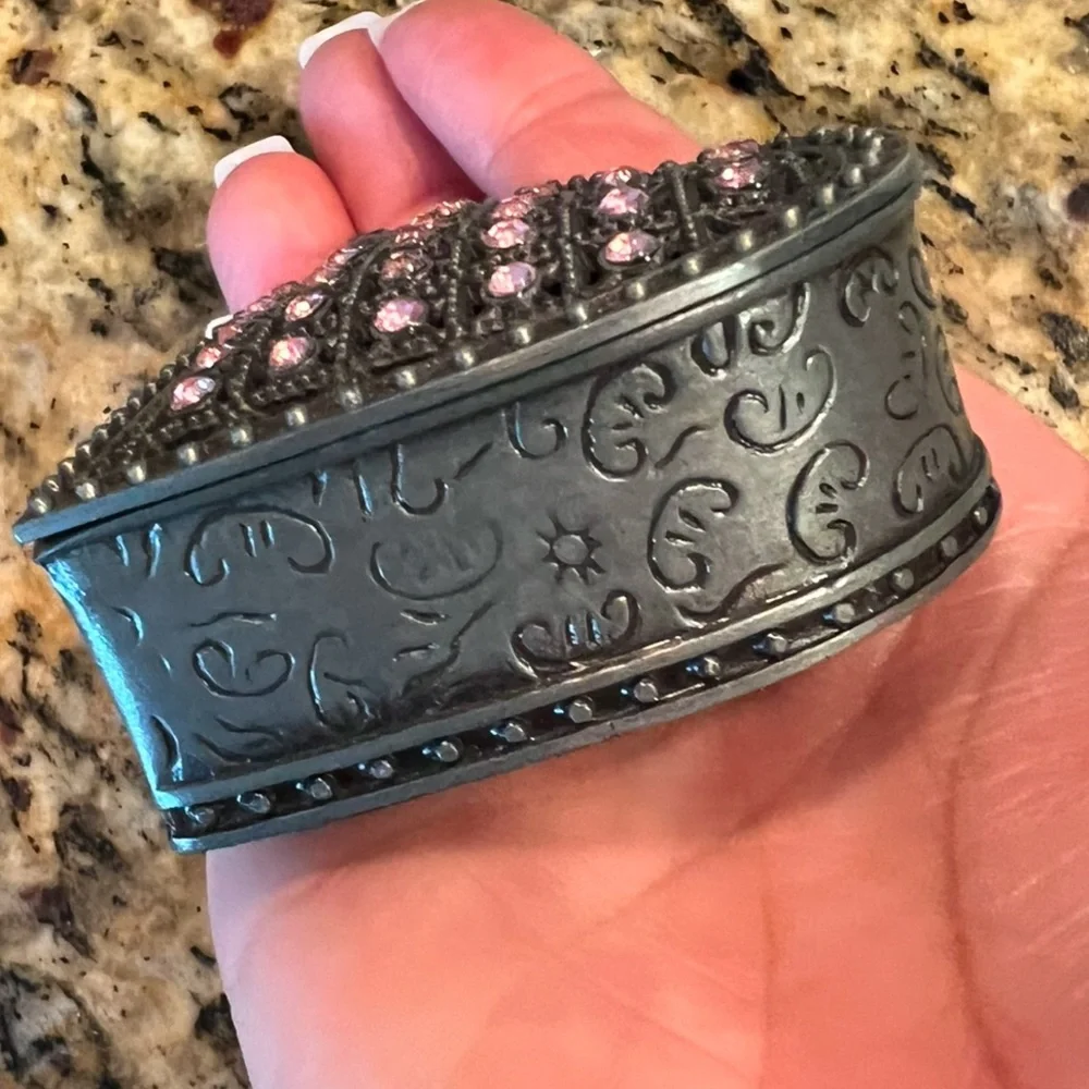 N/A vintage trinket